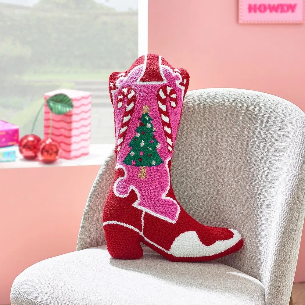 Buklé díszpárna karácsonyi mintával 48x35 cm Santa's Howdy Christmas Boot – Catherine Lansfield