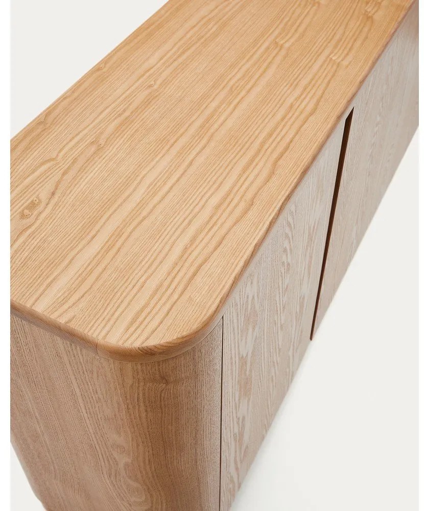 Natúr színű komód kőrisfa dekorral 200x79x40 cm Salaya – Kave Home