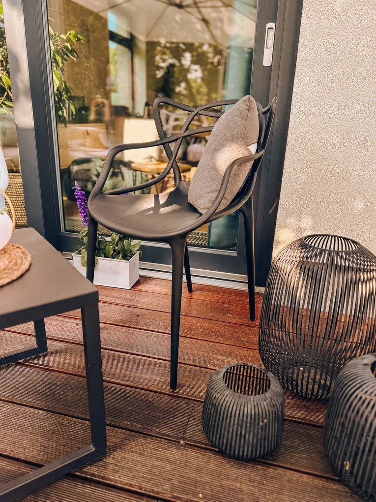 AKCIÓ Fekete műanyag szék KATO II. osztály