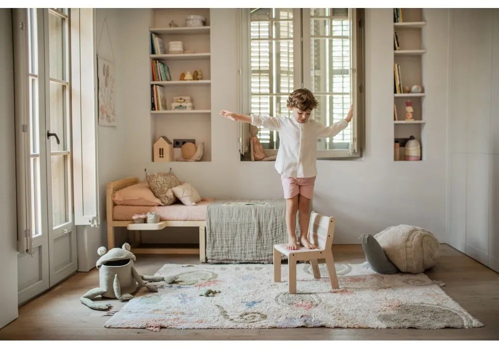 Világoszöld-krémszínű gyerek babzsákfotel Mr. Snail – Lorena Canals