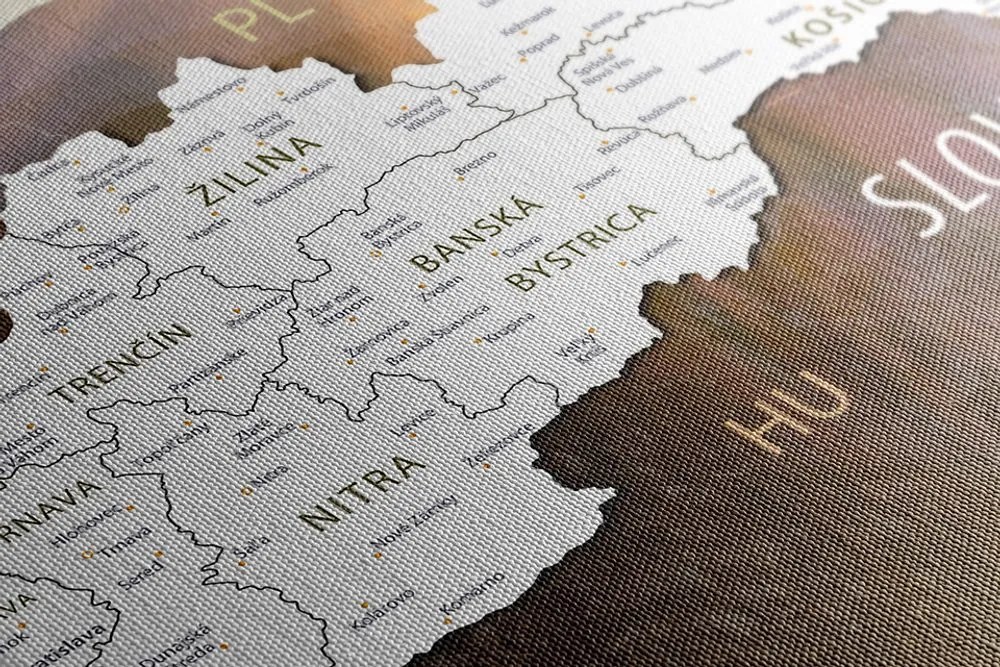 Parafa kép Szlovákia térképe hegyek hátterével