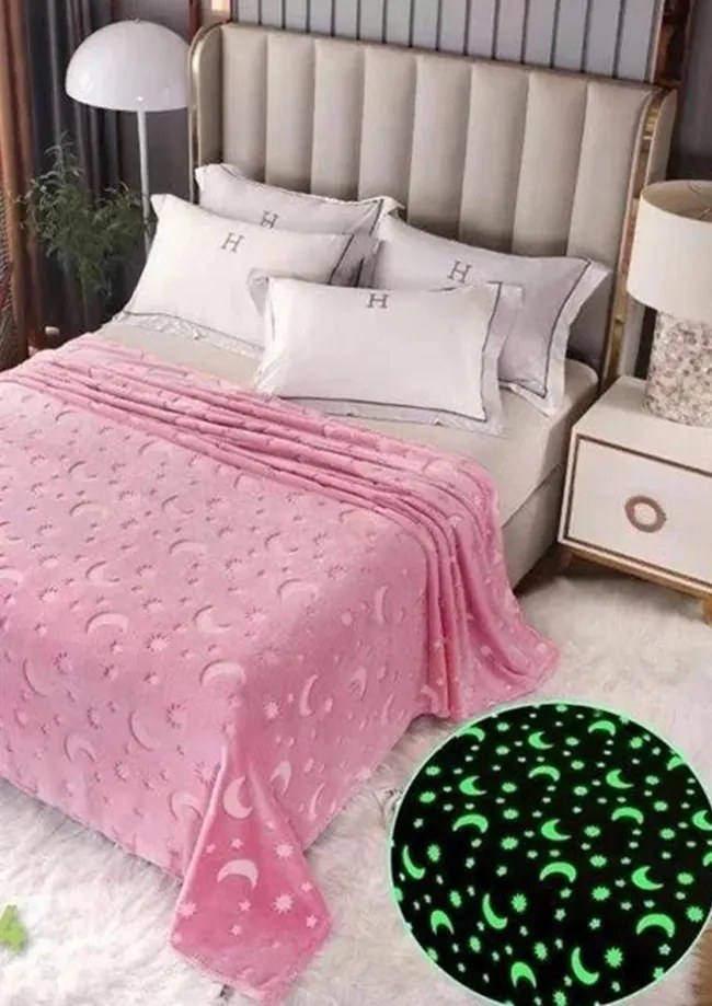 Sötétben világító mikroplüss takaró 150x200cm körömvirág rózsaszín