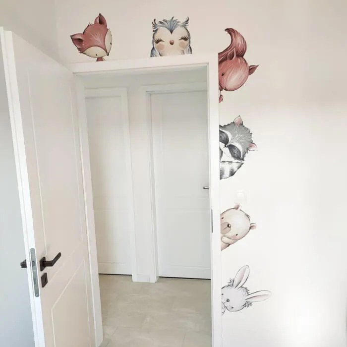 INSPIO Gyerek falmatrica - Erdei állatok az ajtó körül