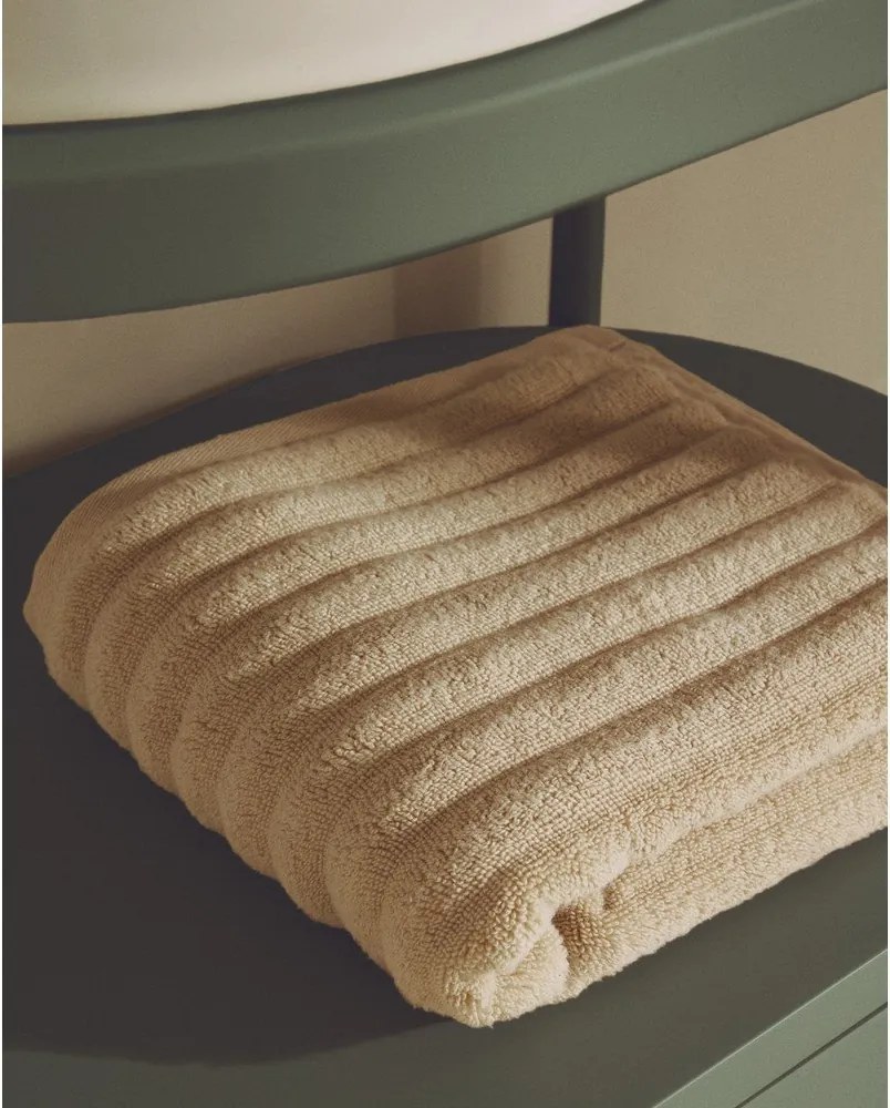 Bézs frottír pamut fürdőlepedő 70x140 cm Navira – Kave Home