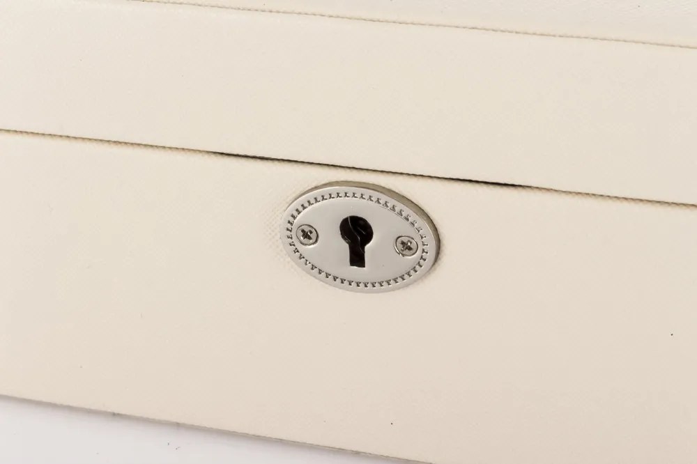 Krémfehér kulcsos zárható szögletes ékszertartó doboz osztott belső rekeszekkel 8,5x27x19cm