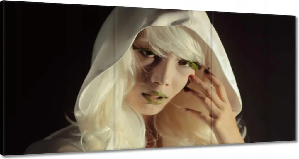 Vászonkép 180x90 Nő fehér kabátban