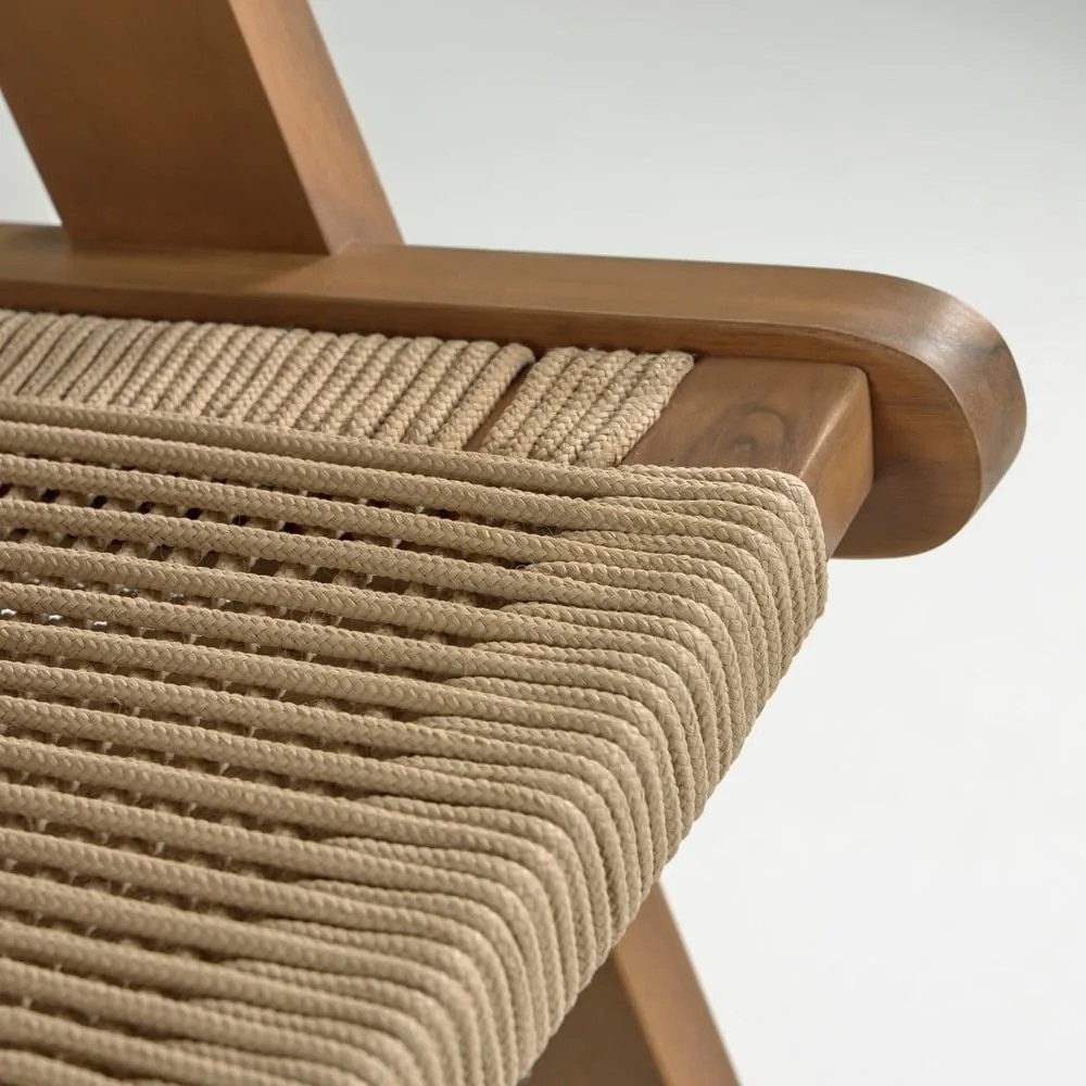 Natúr színű tömörfa kerti fotel Geralda – Kave Home