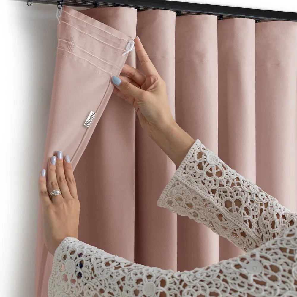 Világos rózsaszín bársony dimout (részleges sötétítő) függöny 400x175 cm Velto – Filumi