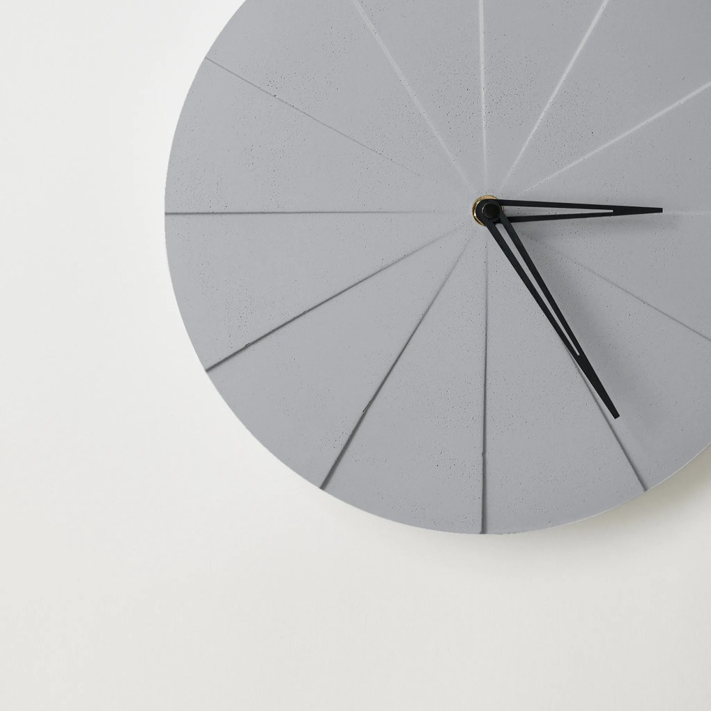 ODLITO Beton falióra Torta - szürke - 28,5 cm - fekete mutatók