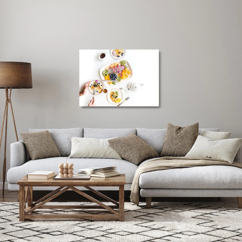 Tányérok gyümölcsökkel az asztalon képe (üvegen) (70x50 cm)