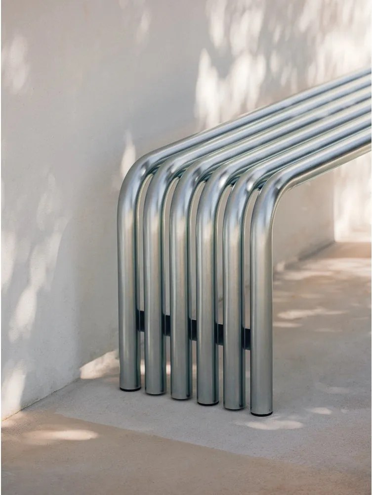 Ezüstszínű fém kerti pad Nokk – noo.ma