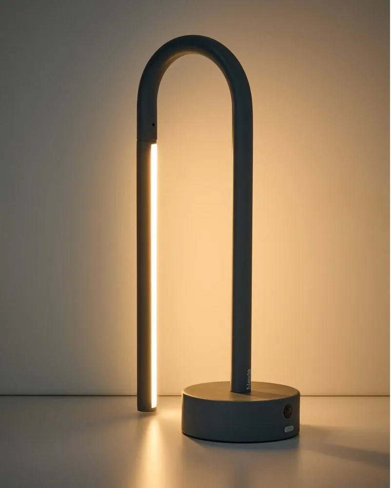 Világoskék fém LED asztali lámpa (magasság 30 cm) Bow – Kave Home