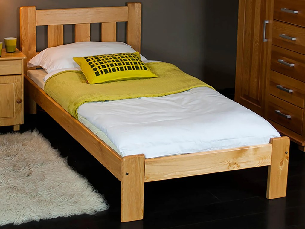 Fenyő ágy 90x200 Brita éger