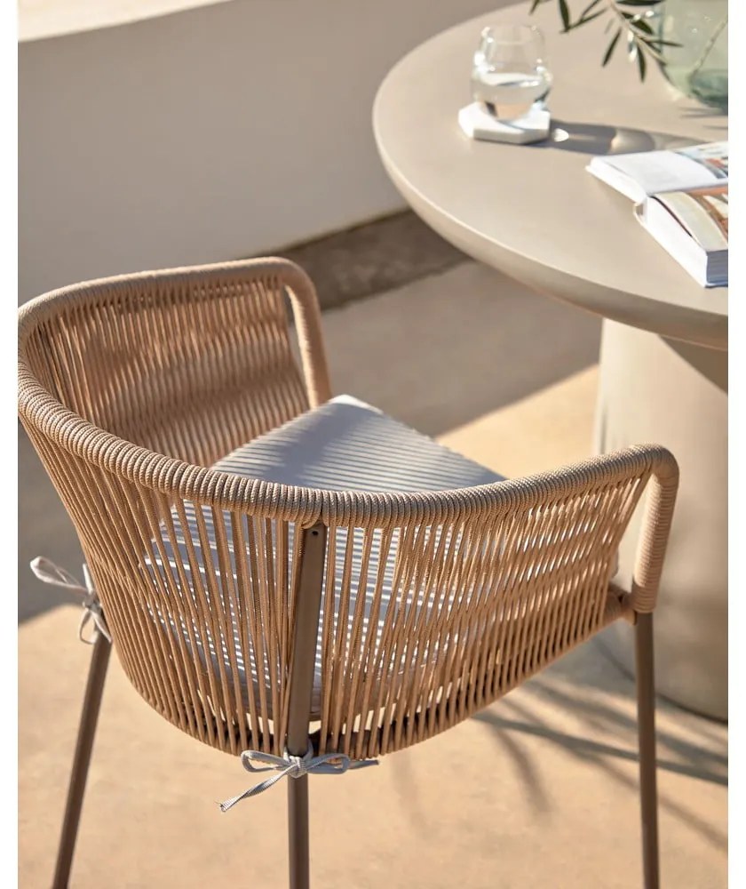 Bézs fém-párnázott kerti szék Yanet – Kave Home