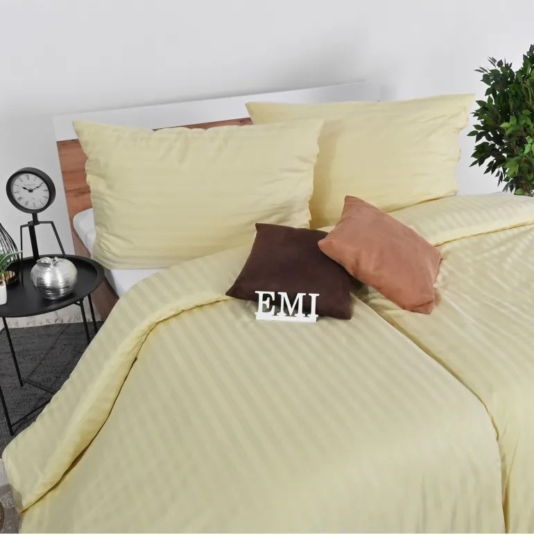 EMI vanília színű damaszt ágyneműhuzat, A standard egyszemélyes ágy szett tartalma: 1x 140x200 + 1x 70x90