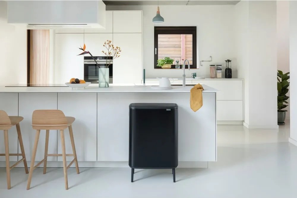 Matt fekete acél érintésre nyíló szemetes 60 l Bo Touch Bin Hi – Brabantia