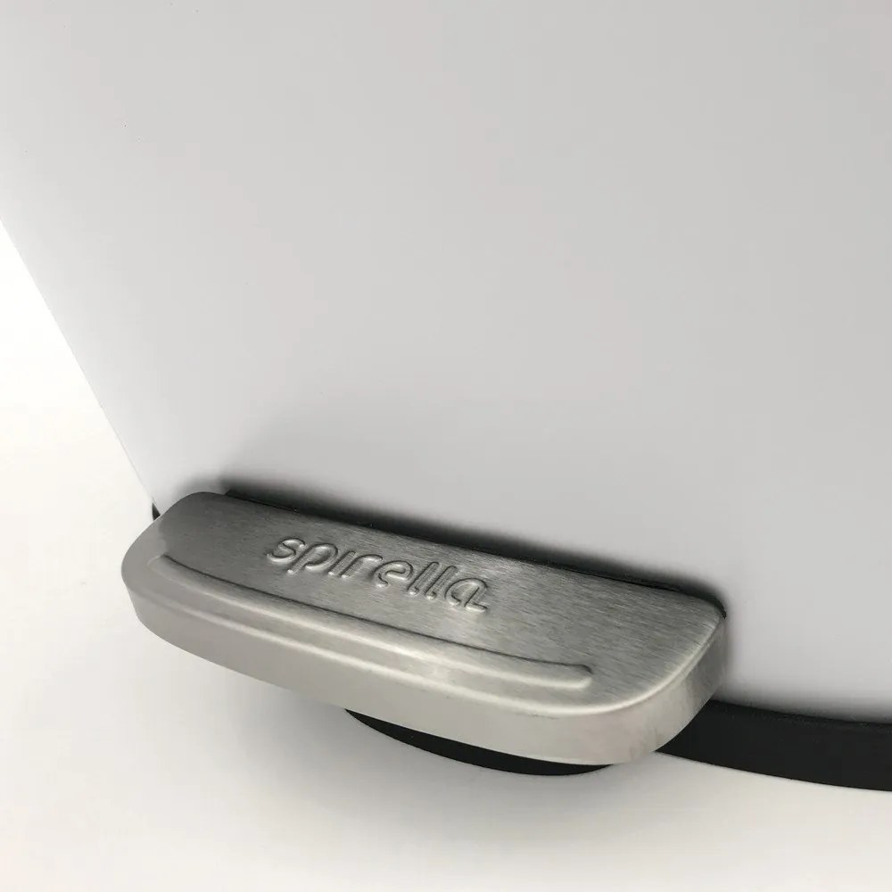 Matt fehér acél pedálos szemetes 5 l Akira – Spirella