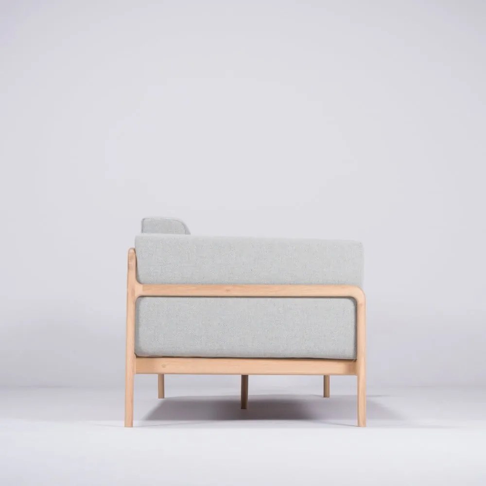 Fawn Plus kékesszürke kanapé tölgyfából, 240 cm - Gazzda