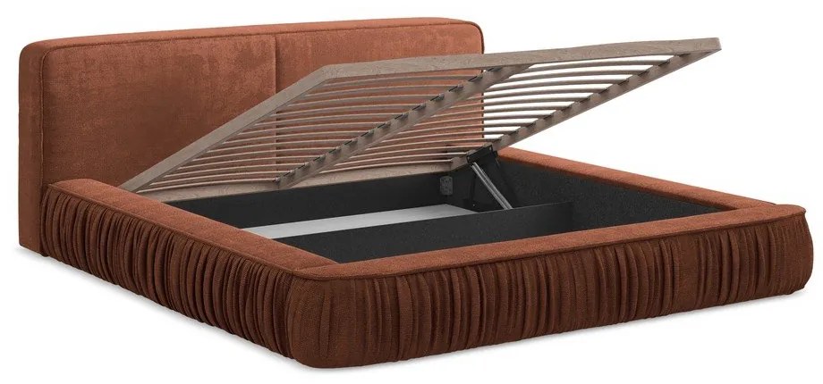 Terrakotta színű kárpitozott ágyneműtartós franciaágy ágyráccsal 160x200 cm Keoni – Makamii