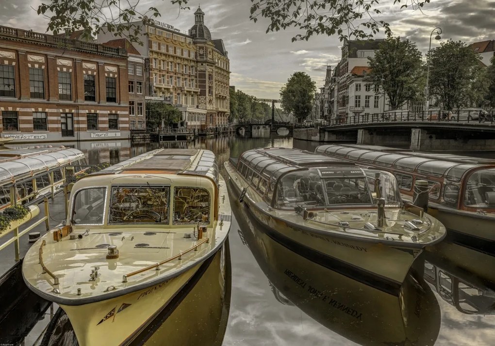 Poszter 66,5x46,5cm Kikötött hajók Amszterdamban 2, Assaf Frank