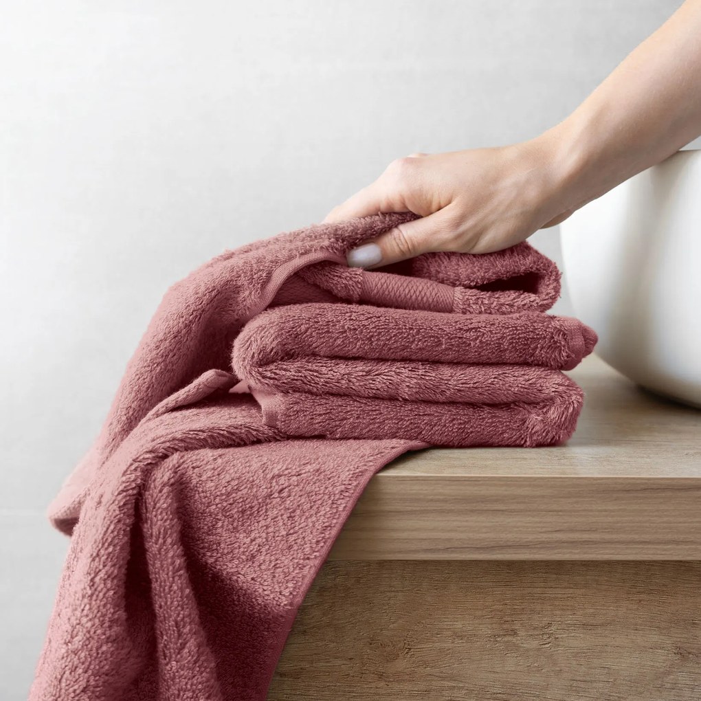 Goldea bambuszszálas törölköző és fürdőlepedő - pasztell borvörös 50 x 100 cm