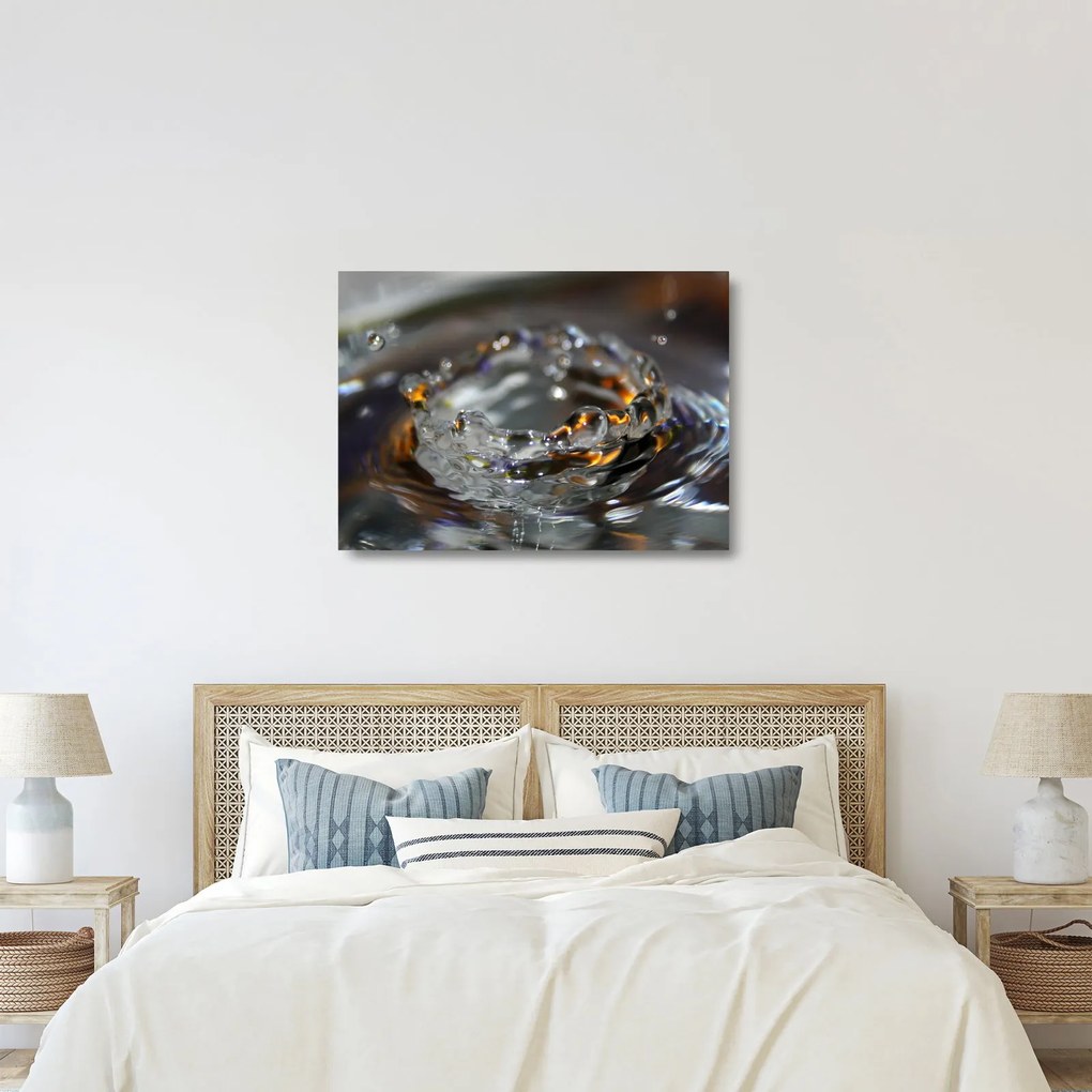 Vízcseppekből készült karkötő képe (üvegen) (70x50 cm)