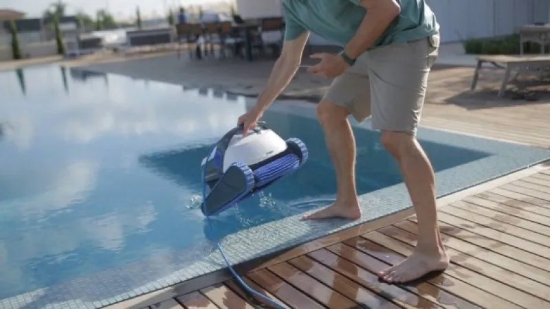 Medencetisztító robot, Dolphin S200, fekete, vezetékes, automata, padló és fal tisztítás, vízvonal tisztítás