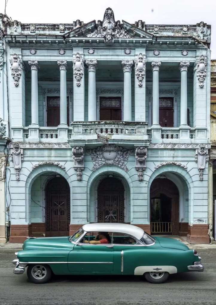 Poszter 42x59,4cm Antik autó a Havanna utcában 2, Assaf Frank
