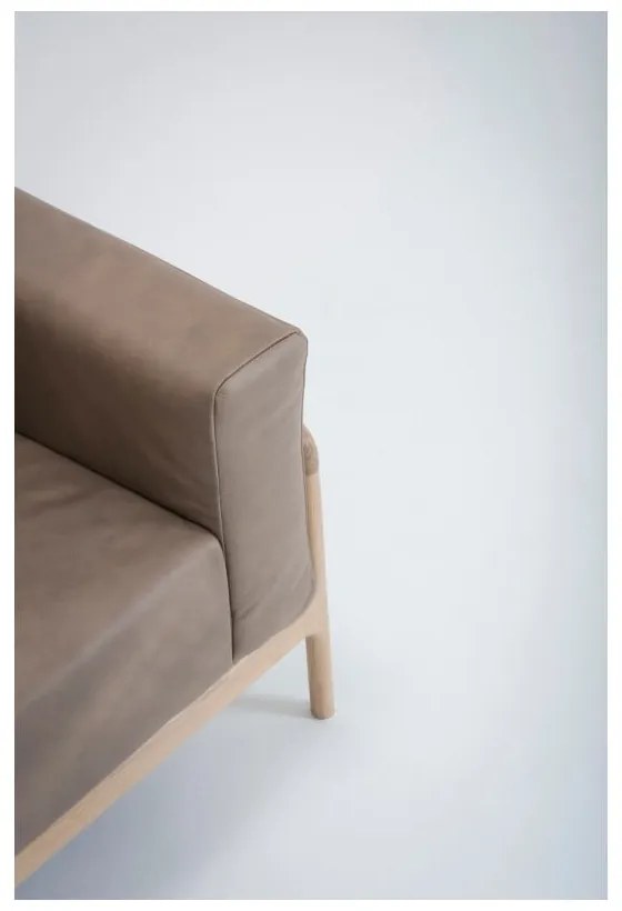 Fawn fotel tömör tölgyfa konstrukcióból világosbarna bivalybőr ülőpárnával - Gazzda