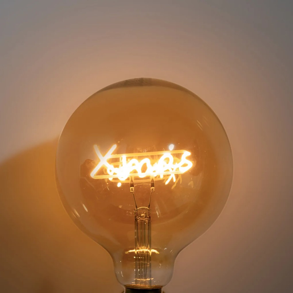 Karácsonyi E27 LED izzó Xmas felirattal, szálas G125 borostyán 1.8W 100 lm 1800K