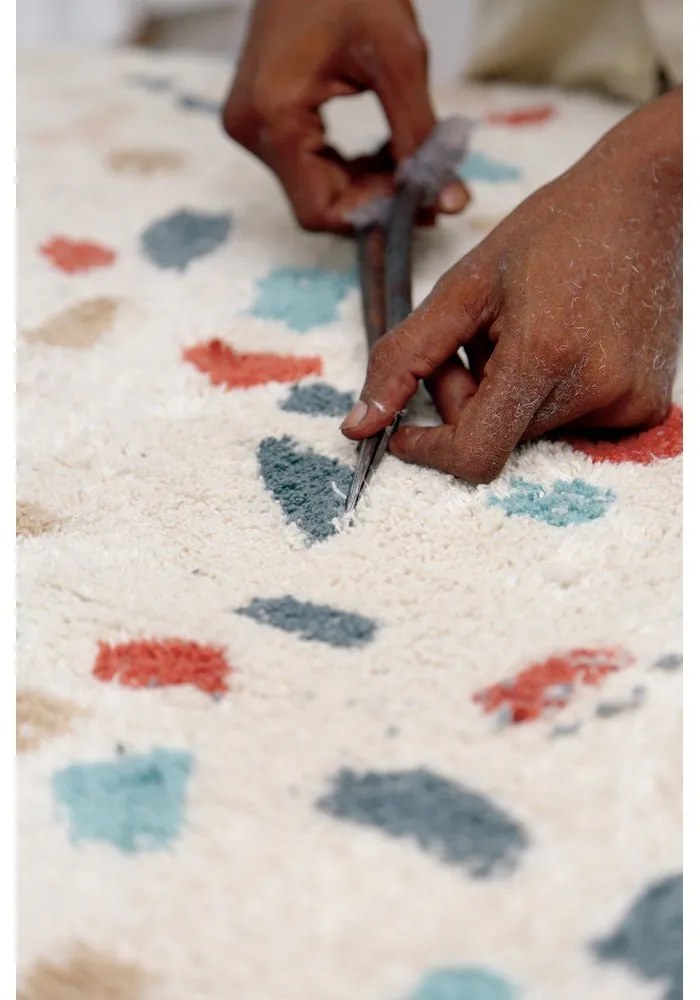 Krémszínű mosható kézi szövésű pamut szőnyeg 140x200 cm Terrazzo Marble – Lorena Canals