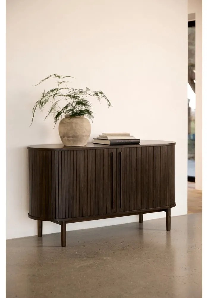 Barna komód tolóajtóval, tölgyfa dekorral 140x76x45 cm Meta – Unique Furniture