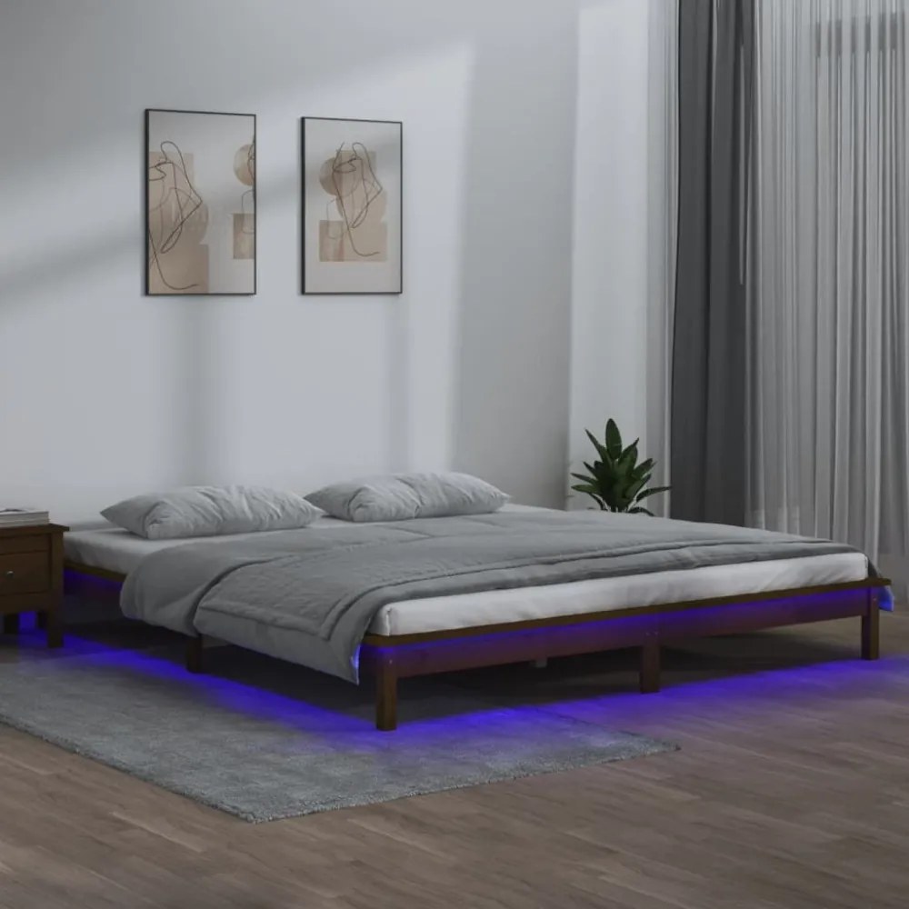 mézbarna tömör fa ágykeret LED-ekkel 200 x 200 cm