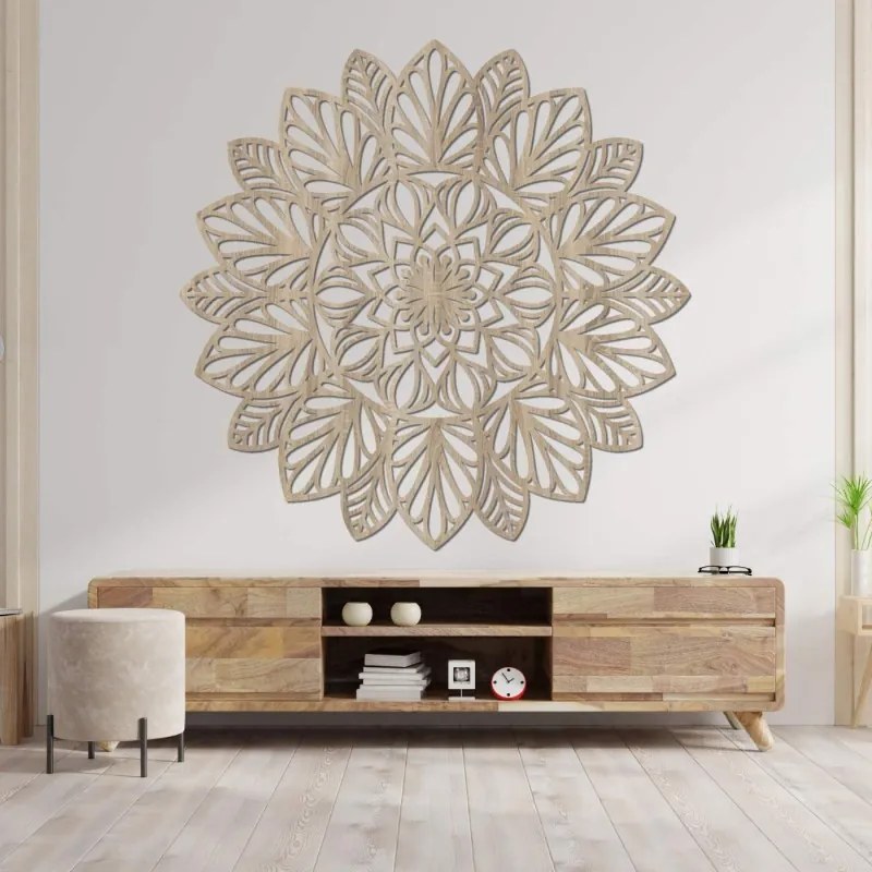 Fából készült mandala a falon | LÓTUSZ