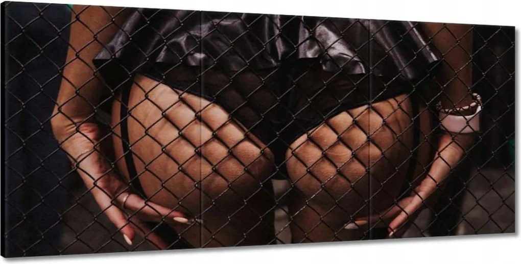 Képek 210x100 Formás popsi a rács mögött