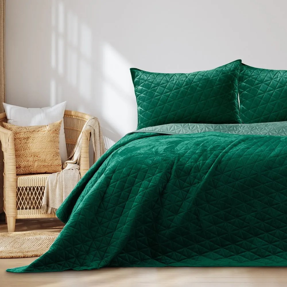 Zöld bársony steppelt ágytakaró 170x210 cm Laila – AmeliaHome