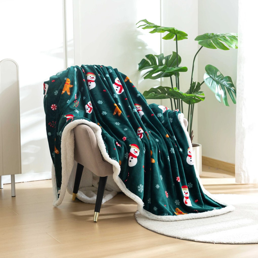 SNOWMAN AND GINGERBREAD karácsonyi sötétzöld mikroplüss báránytakaró Méret: 200 x 220 cm