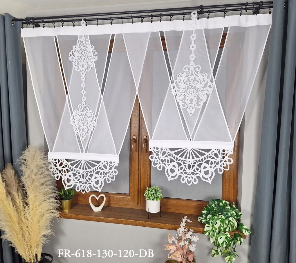 V-ki függöny áttört és dekorált FR618 130 cm 115 cm, 20 minta