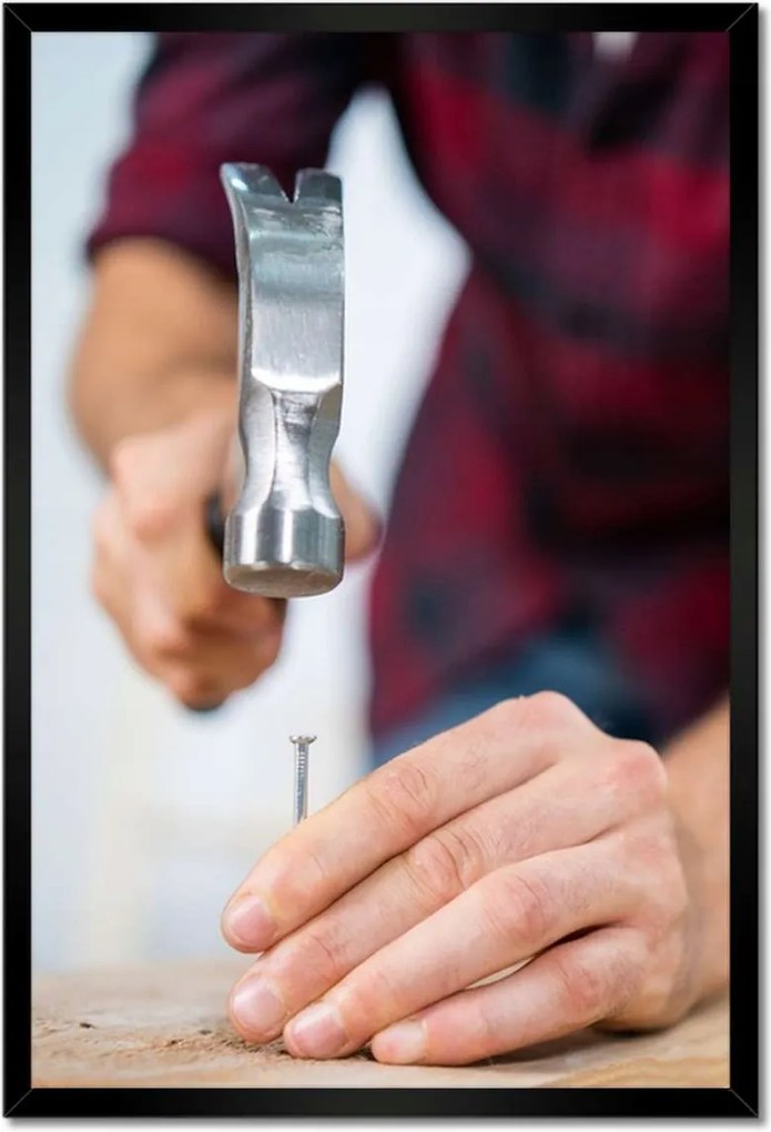 Poszterek keretben 40x60 Szögek beverése a deszkába