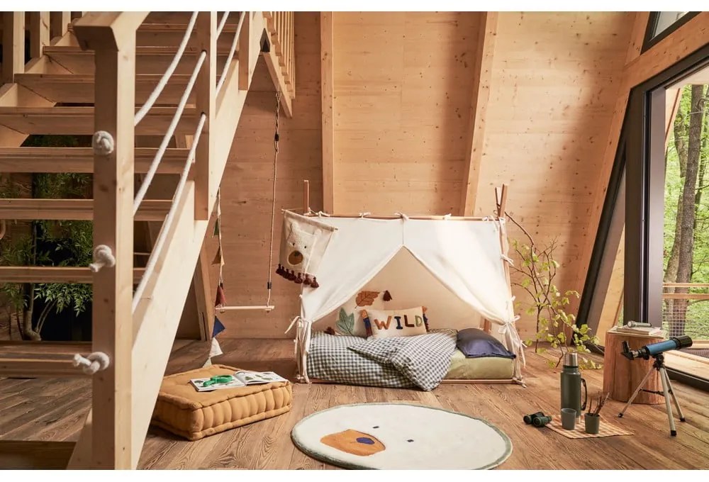 Natúr színű bükkfa házikó alakú gyerekágy ágyráccsal 90x190 cm Maralis – Kave Home