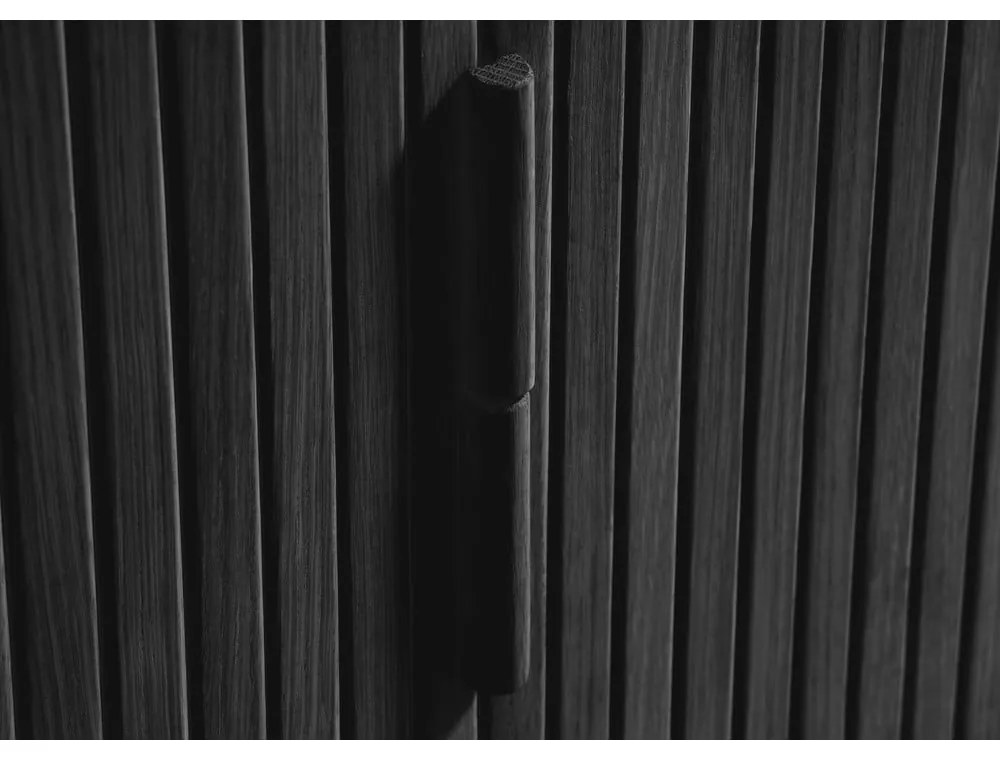 Fekete alacsony komód tolóajtóval, tölgyfa dekorral 76x160 cm Cavo – Unique Furniture