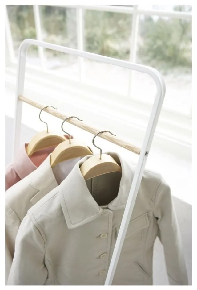 Fehér fém ruhatartó állvány Tower – YAMAZAKI