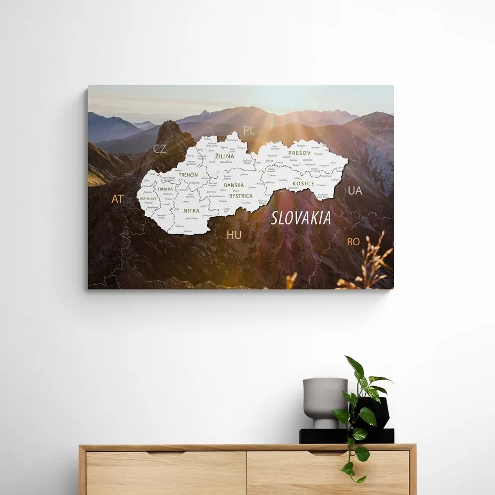 Parafa kép Szlovákia térképe hegyek hátterével