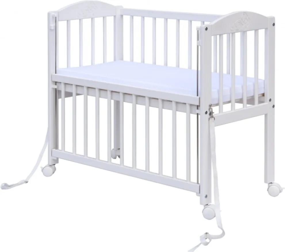 A szülők ágyához csatlakoztatható kiságy BABY Scarlett - fehér  1027 baba -