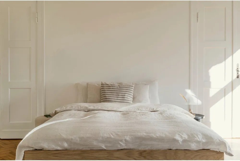 Fekete forgácslemez franciaágy ágytámla nélkül ágyráccsal 180x200 cm Streiko – noo.ma