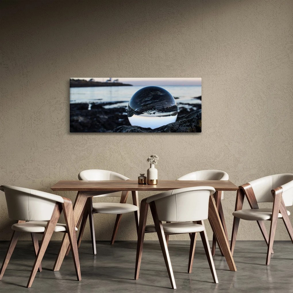 Egy üveggömb képe a sziklán (120x50 cm)