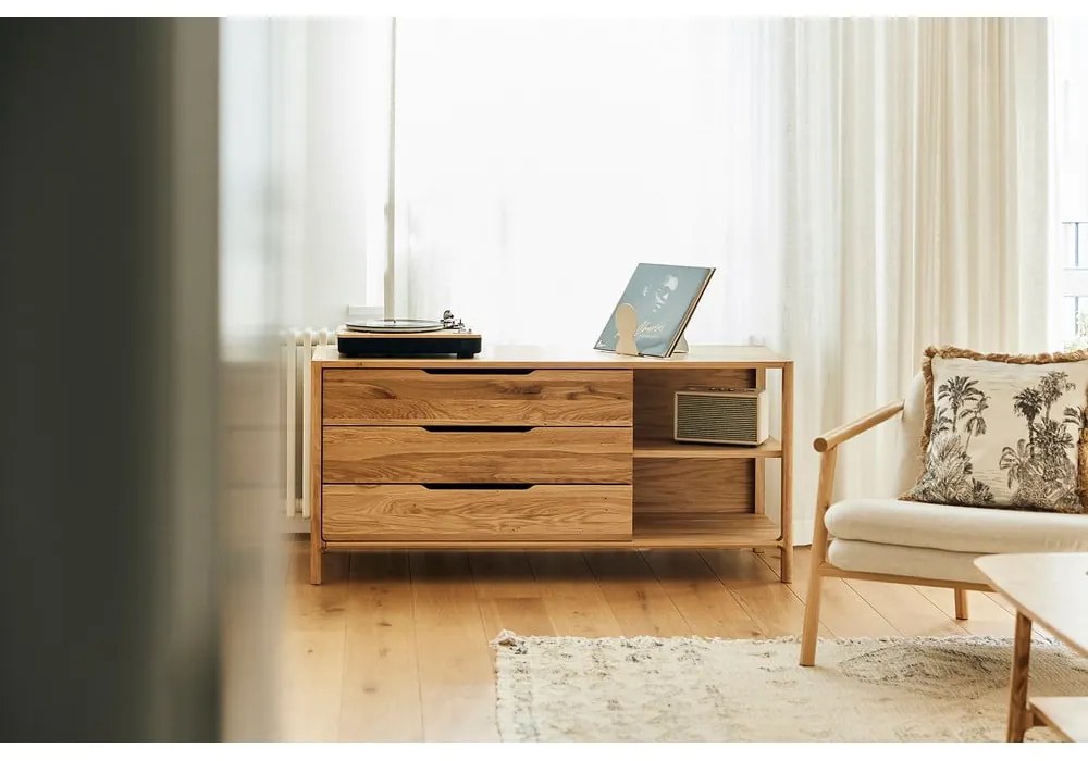 Natúr színű tölgyfa alacsony komód 140x64 cm Twig – The Beds