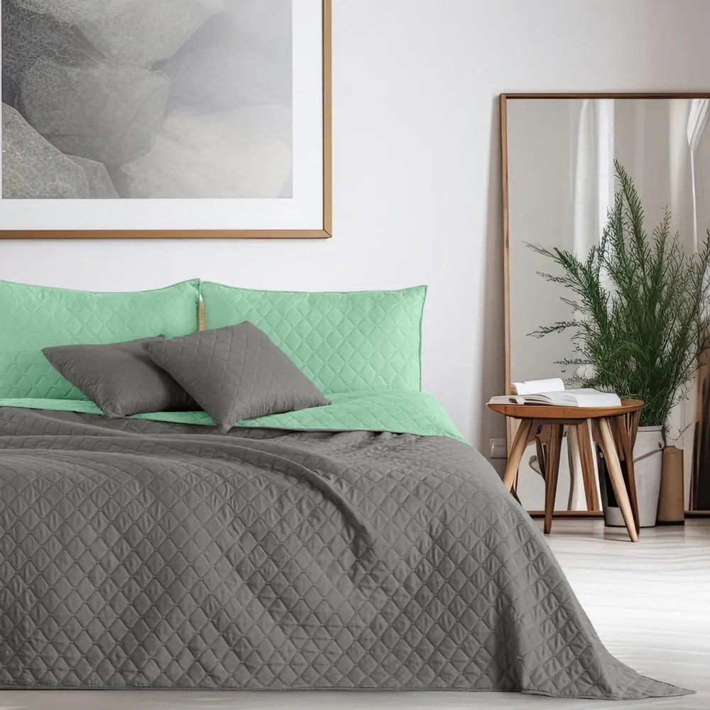 Axel kétoldalas mikroszálas világoszöld ágytakaró, 260 x 280 cm - DecoKing
