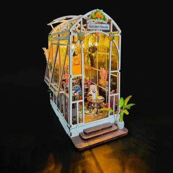 2Kids Toys - Mini kertiház 2xAAA elemmel