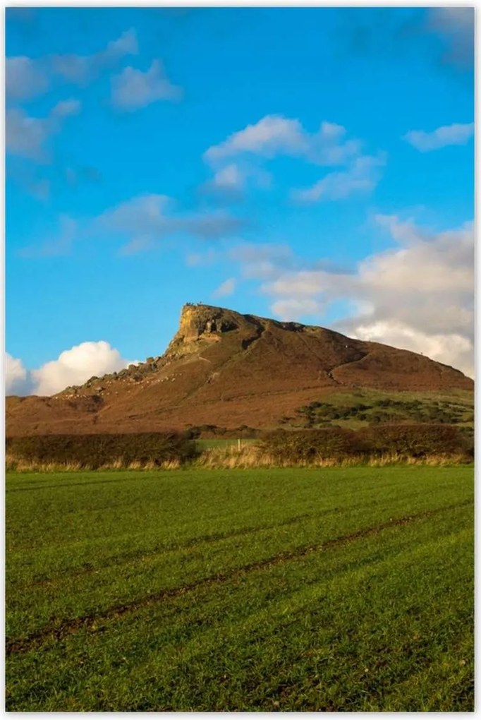 Poszterek 80x120 Hegy a mező mögött